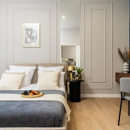 2x Perfect Old Town 5min Main Market Square Ac Wifi Parking Balcony דירה *